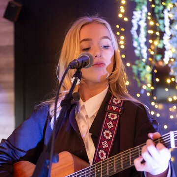 Hire Ellie Burke  Singing guitarist with Encore