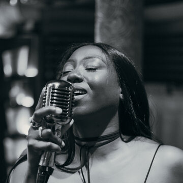 Hire Chevonne Jones Singing guitarist with Encore