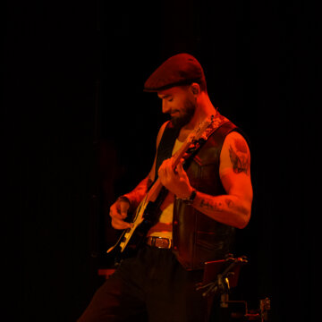 Hire Gregory Guitarist with Encore