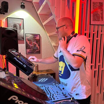 Hire Drei DJ with Encore