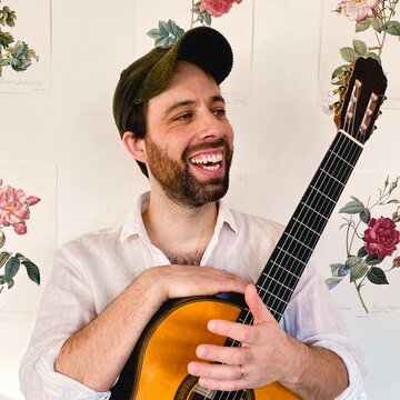 Hire Nicolas Lewis Classical guitarist with Encore