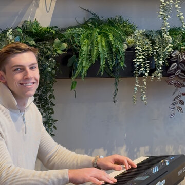 Hire Pianogilligan Pianist with Encore