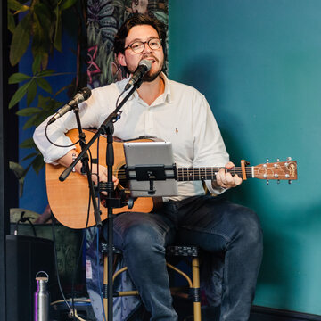 Hire Lawrence Hill Guitarist with Encore