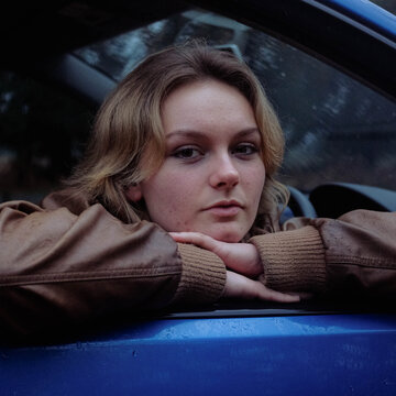 Hire Abigail Bignell Singing pianist with Encore