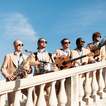 Hire The Wonders Roaming band with Encore