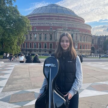 Hire Lotte Shlomowitz  Cellist with Encore