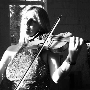 Hire Nell Violinist Violinist with Encore