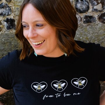 Hire Honey Bee Singing guitarist with Encore