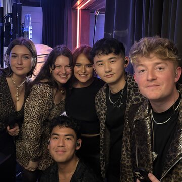 Hire The Menagerie Club Singing waiters with Encore