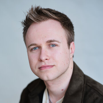 Hire Owen Tyas Cellist with Encore