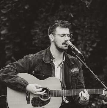 Hire Liam JP Electric guitarist with Encore