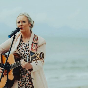 Hire Caragh Nugent Singing guitarist with Encore