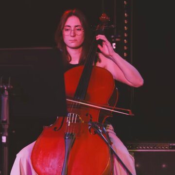 Hire Kirsty Elgin Double bassist with Encore