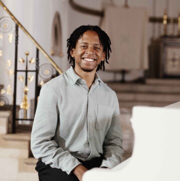 Hire Jude Richardson Organist with Encore