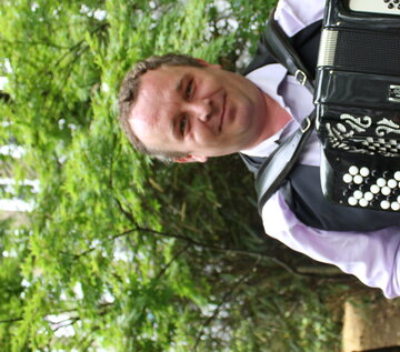 Hire Anton Pazicky Accordionist with Encore