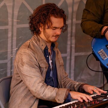 Hire Oliver Parikian Group Jazz band with Encore