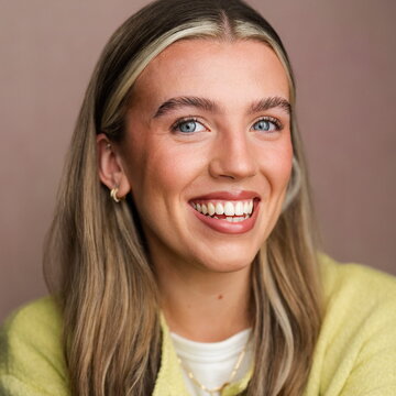 Hire Eleanor Adams Singer (mezzo soprano) with Encore