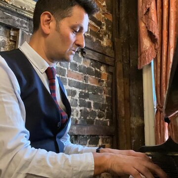 Hire John Lewis Organist with Encore