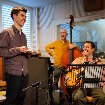 Hire Olly Mux Trio Jazz trio with Encore