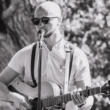 Hire Ben Hills Music Singing guitarist with Encore