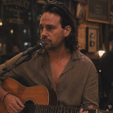 Hire Leo Wilder Guitarist with Encore