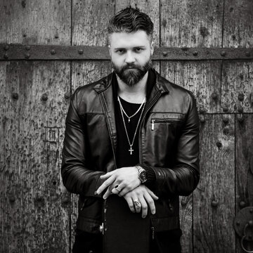 Hire Ross Black Singing guitarist with Encore