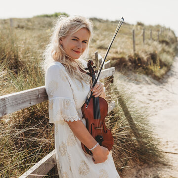 Hire Katherine-Luxury Violinist Violinist with Encore