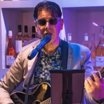 Hire Antonino  Guitarist with Encore