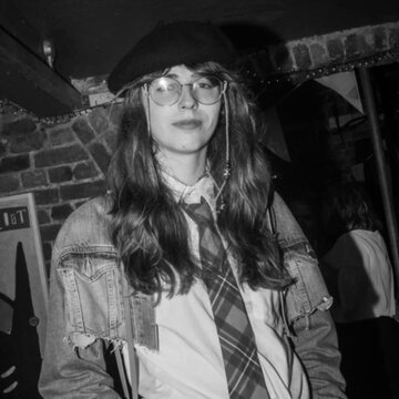Hire Iris Darling Cellist with Encore