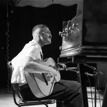Hire Euan Stamper Guitarist with Encore