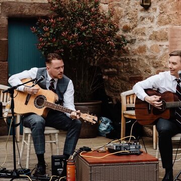 Hire The Crofters Guitarist with Encore