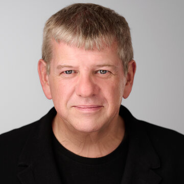 Hire JON BARKER Singing pianist with Encore