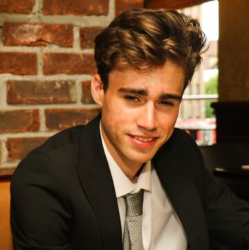 Hire Jakub Dysko Organist with Encore