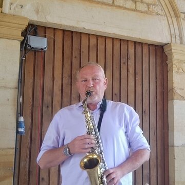 Hire Mark Hayes Solo Sax Saxophonist with Encore