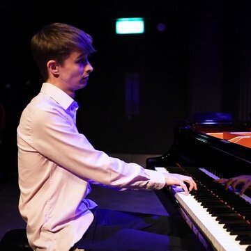 Hire Nathan Thomas Trio Vintage jazz band with Encore