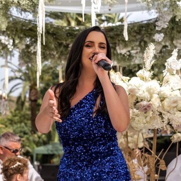 Hire Ruby Ivy Singer (alto) with Encore