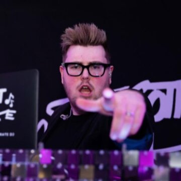 Hire DJ Scott Clarke DJ with Encore