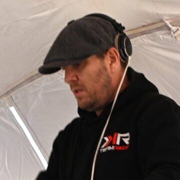 Hire Lee Marks  DJ with Encore