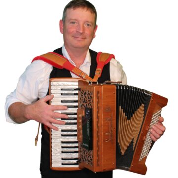 Hire One Man Ceilidh Band Accordionist with Encore