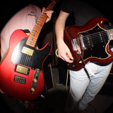 Hire Workhorse Singing guitarist with Encore