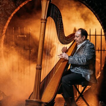 Hire Kevin Lee piano & harp Maestro Harpist with Encore