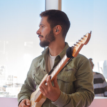 Hire Ben Glasser Guitar Guitarist with Encore