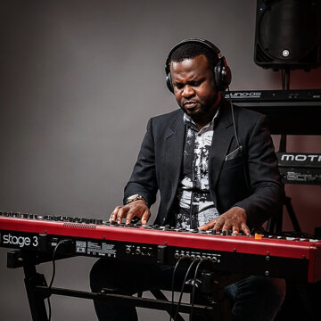 Hire Pascal Obeng-Poku Keyboardist with Encore