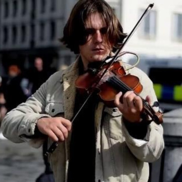 Hire Cam Nicholson Violinist with Encore