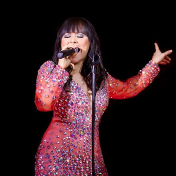 Hire Danni Da Ros Singer with Encore