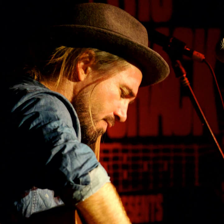 Hire Dave Calandra  Singing guitarist with Encore