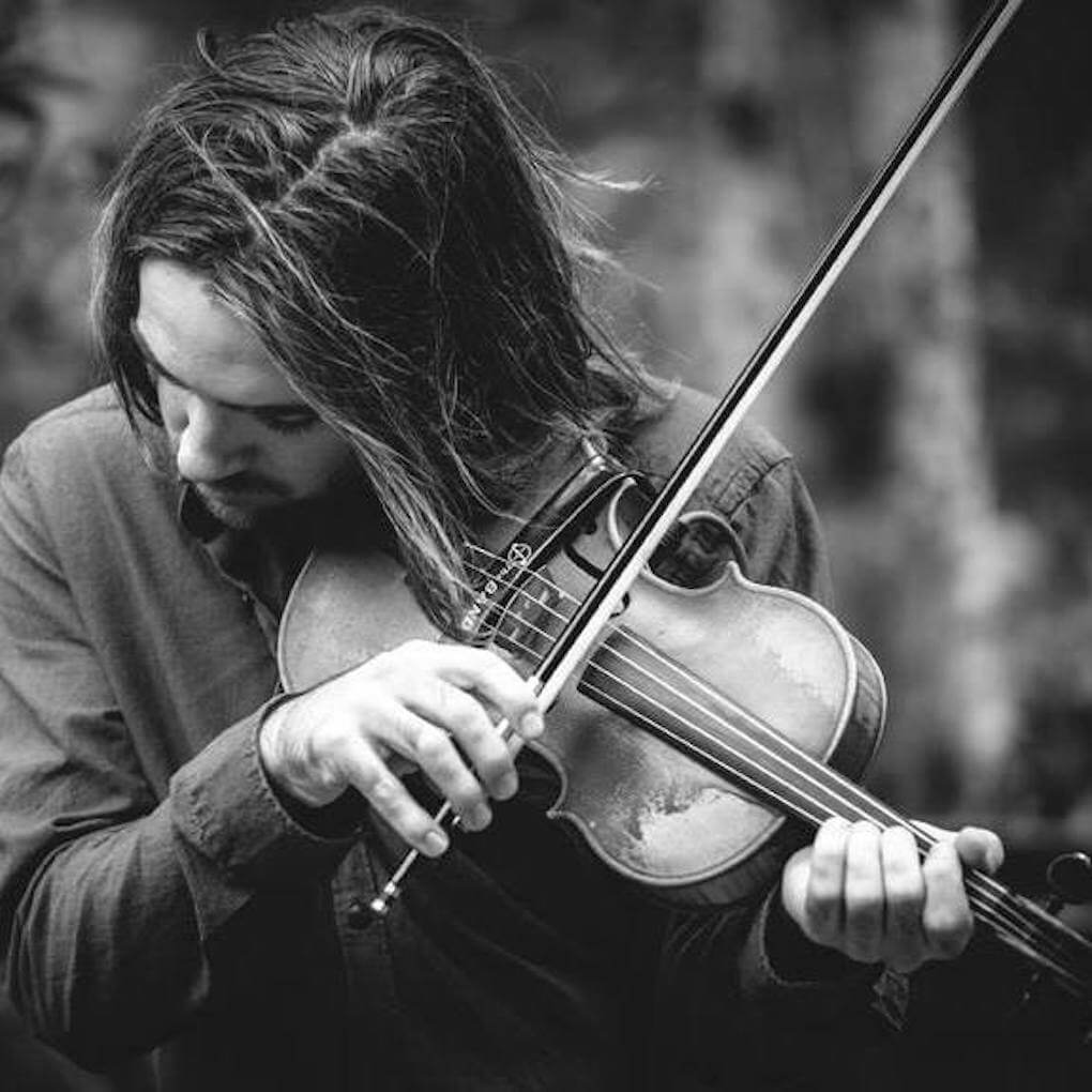 Hire Gareth Mewes Violinist with Encore