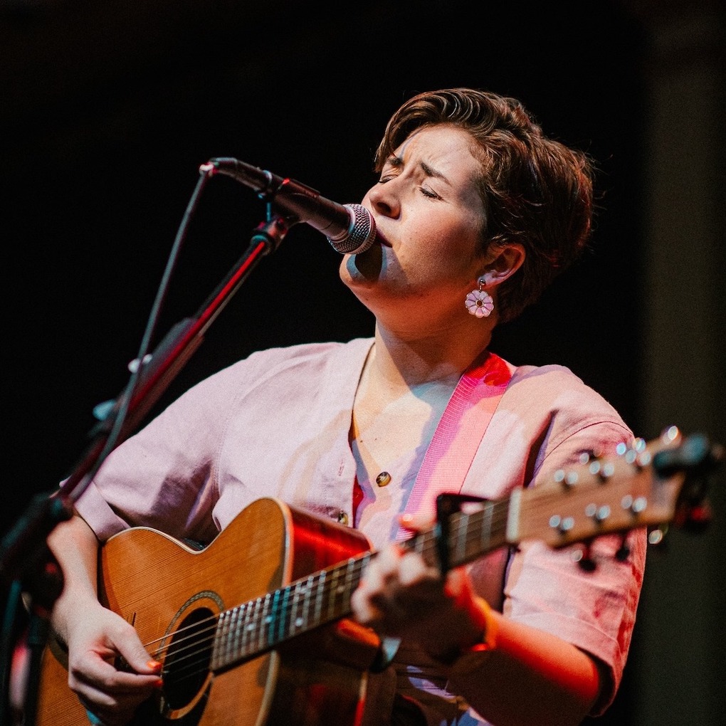 Hire Hello Jane Singing guitarist with Encore