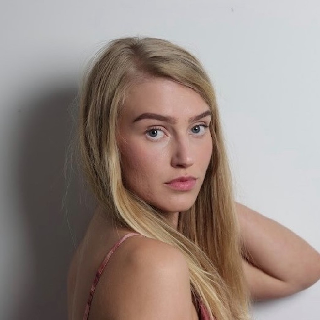 Hire Liliya Butonova Singer with Encore