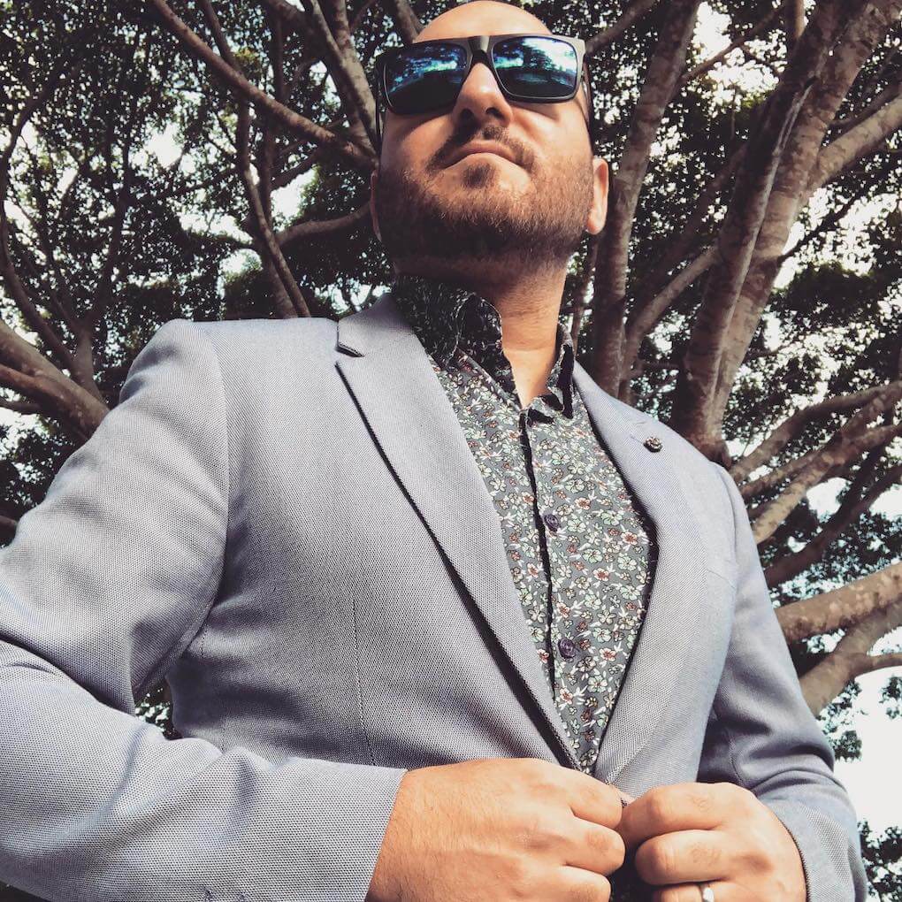 Hire Nik Conomos Singer with Encore